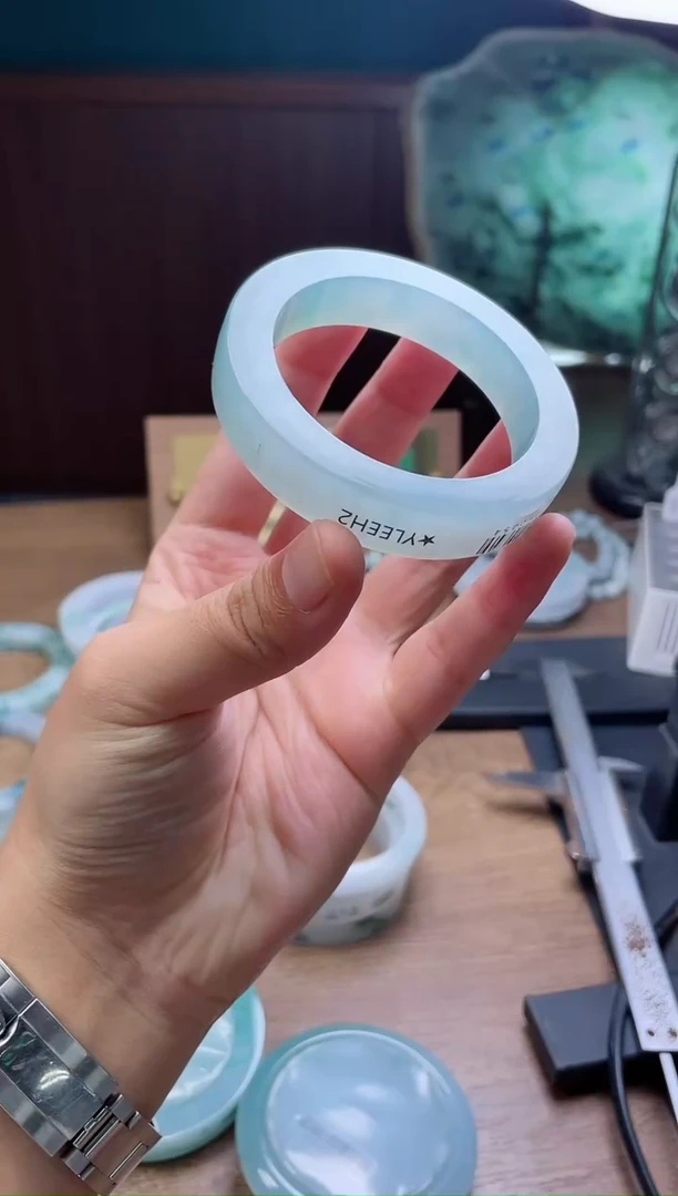 未镶嵌手镯定制翡翠咖*球定制