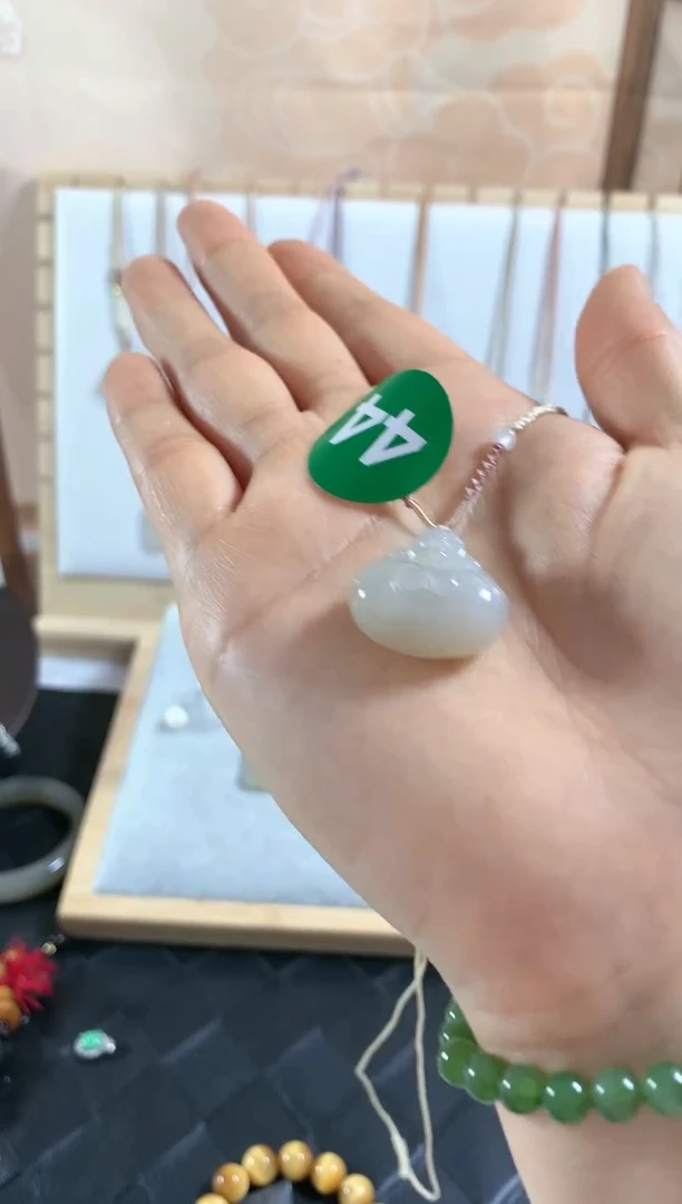 和田玉未镶嵌颈饰佛公3