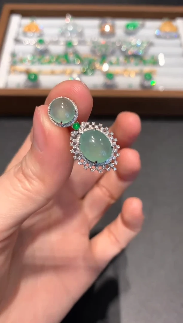 【闪购商品】翡翠吊坠(不含链)18K金镶嵌3980