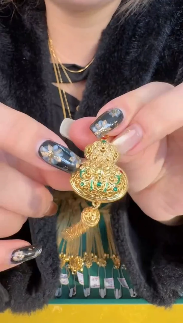 流苏葫芦吊坠2.60 （附带礼盒包装）