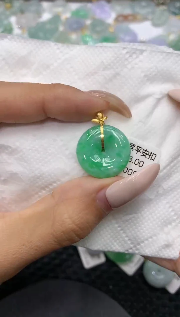 颈饰18K金镶嵌翡翠111111111111