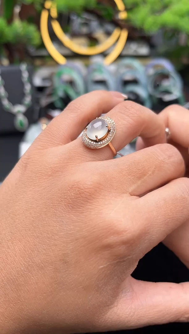 18K金镶嵌戒指翡翠戒指