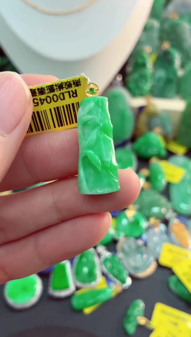 吊坠(不含链)18K金镶嵌翡翠天然缅甸翡翠A货