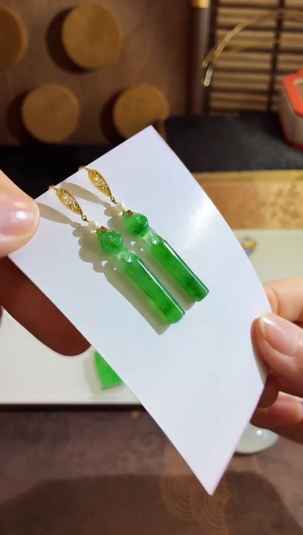 18K金镶嵌翡翠耳饰耳饰