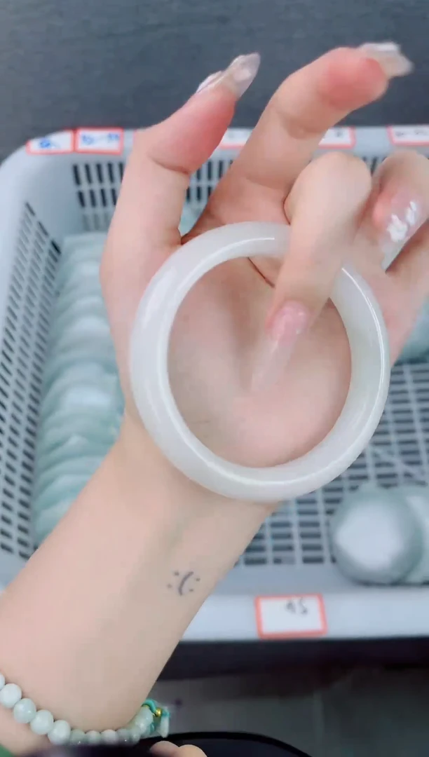 未镶嵌手镯石英质玉117-57.7