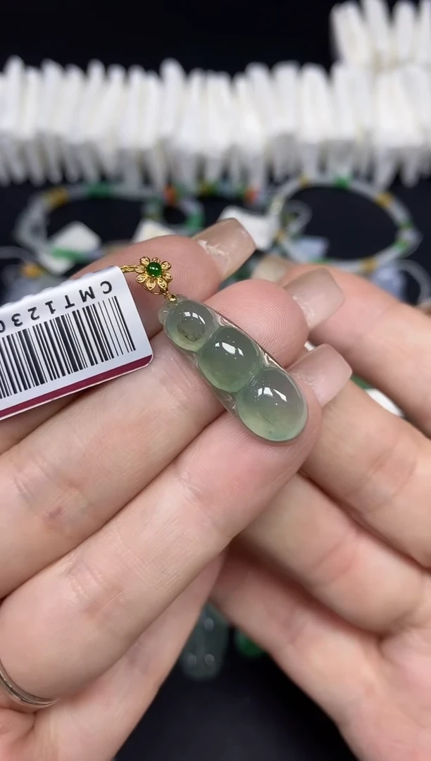 吊坠(不含链)18K金镶嵌翡翠豆子18K金扣镶嵌@@CMT1230-2