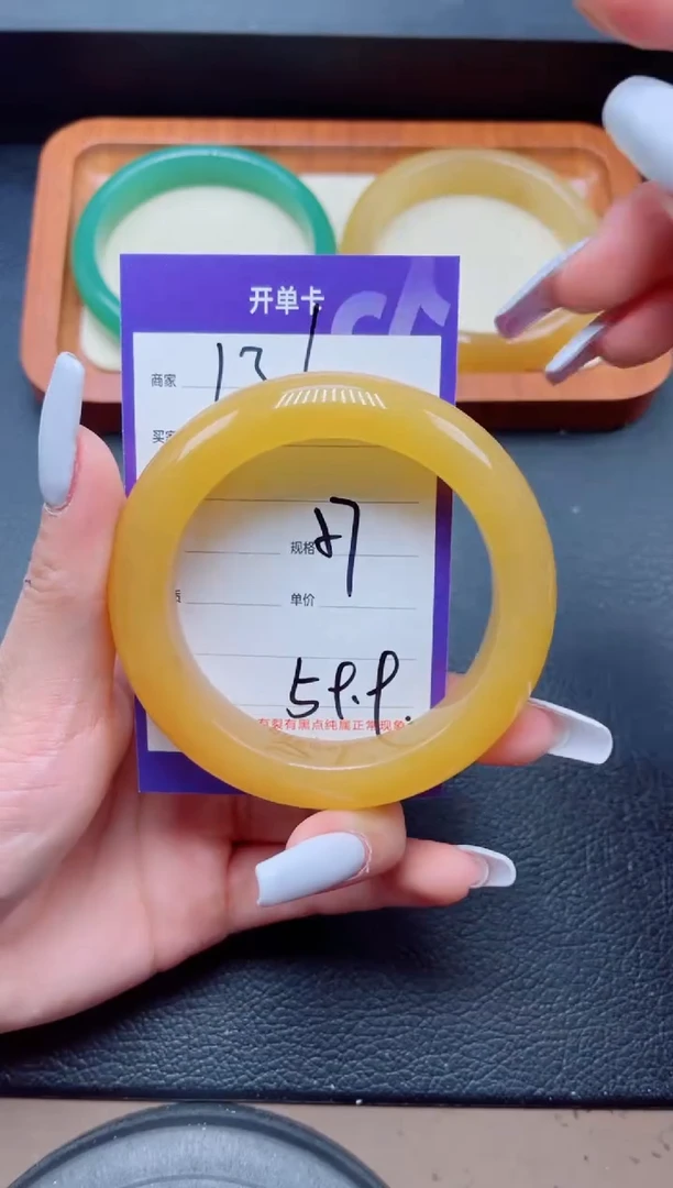 未镶嵌手镯石英质玉136-57