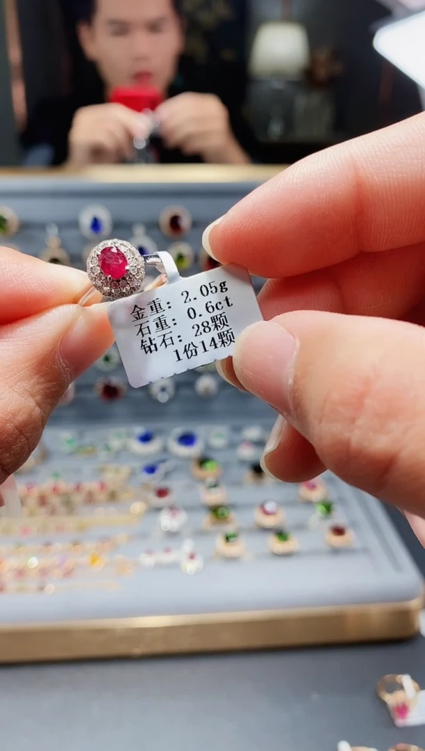 【闪购商品】红宝石戒指18K金镶嵌0.6..