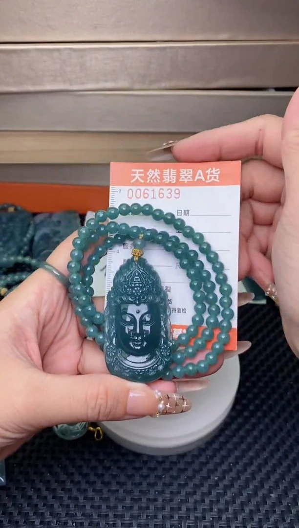 翡翠未镶嵌颈饰