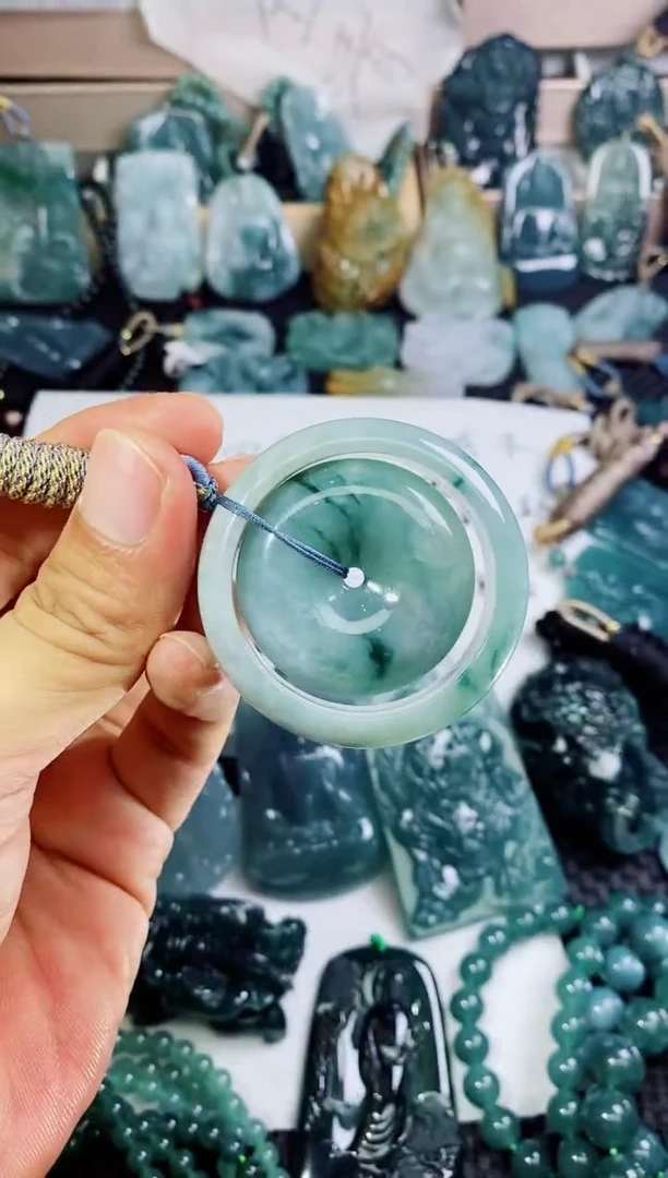 翡翠未镶嵌颈饰
