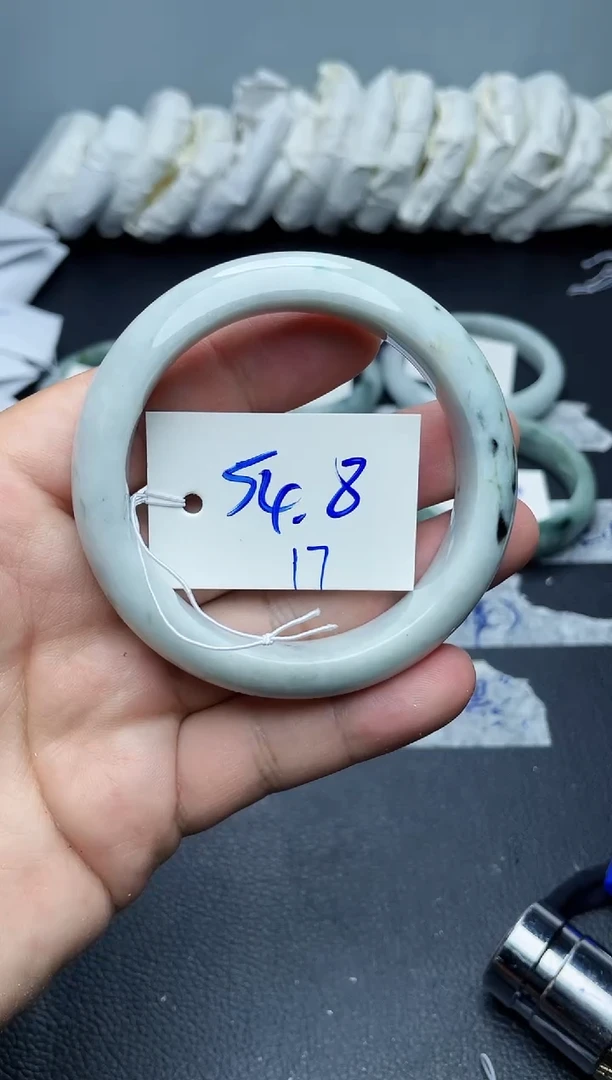 翡翠手镯未镶嵌17