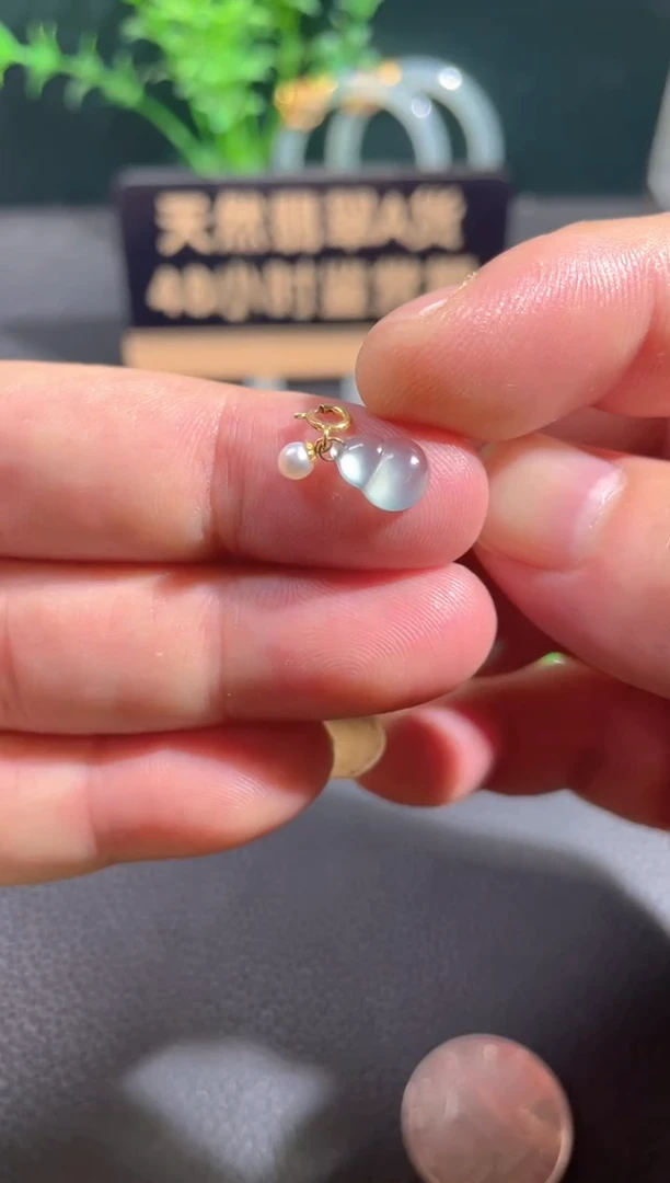 翡翠18K金镶嵌颈饰翡翠