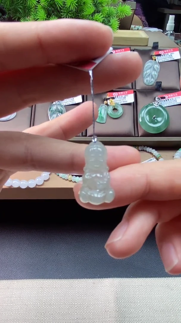 【闪购商品】翡翠颈饰未镶嵌宝宝佛