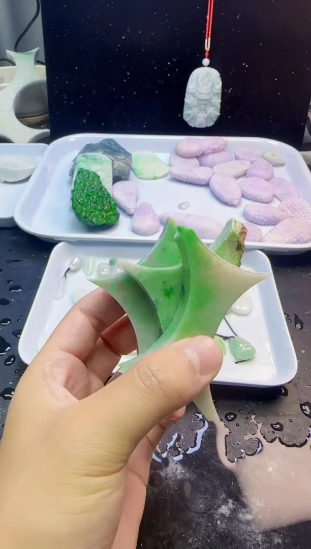 颈饰未镶嵌翡翠寒***子048天然A货翡翠