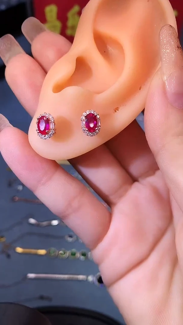 【闪购商品】红宝石耳饰银S925镶嵌1111111