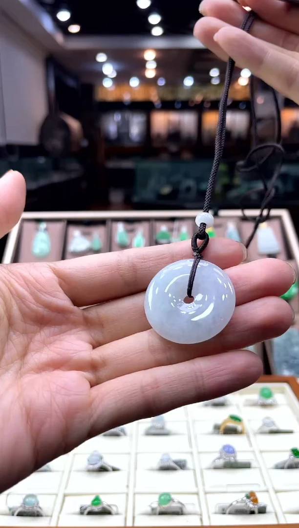 【闪购商品】翡翠颈饰未镶嵌平安扣