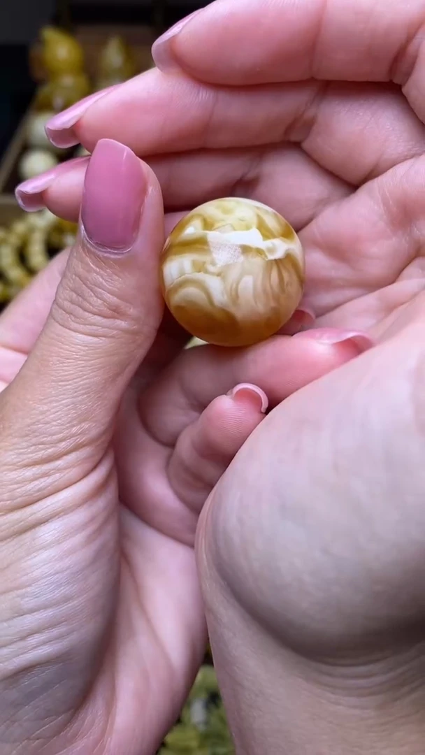 未镶嵌琥珀裸石葵.23