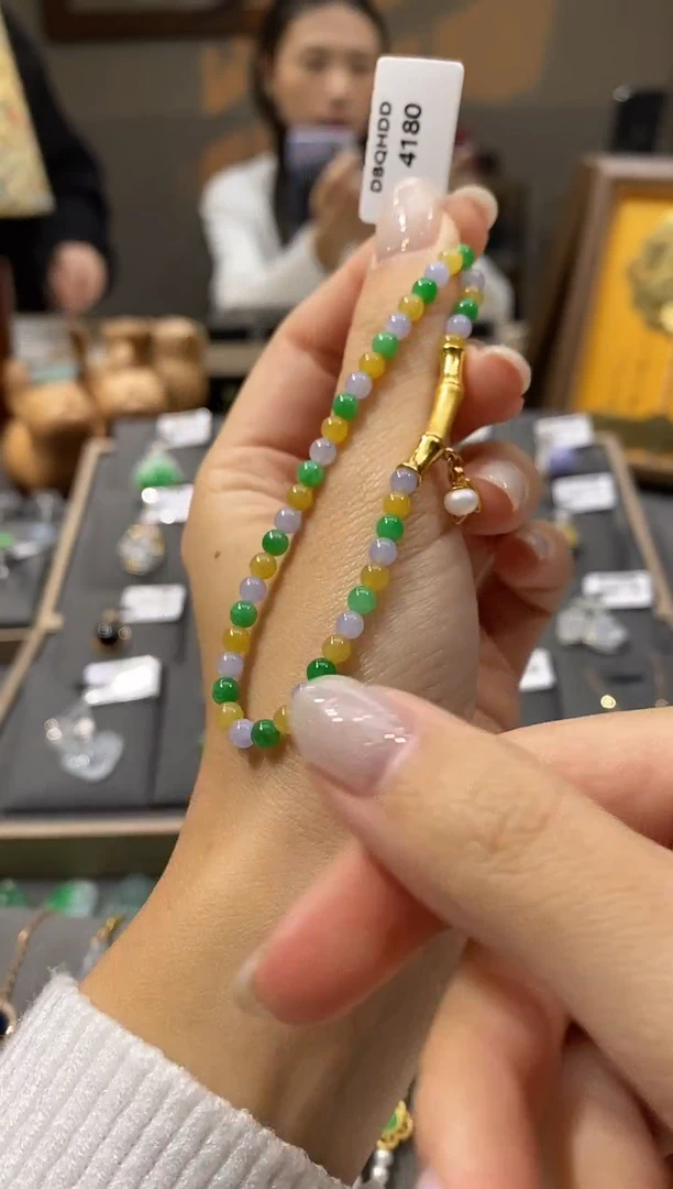 颈饰未镶嵌翡翠手串