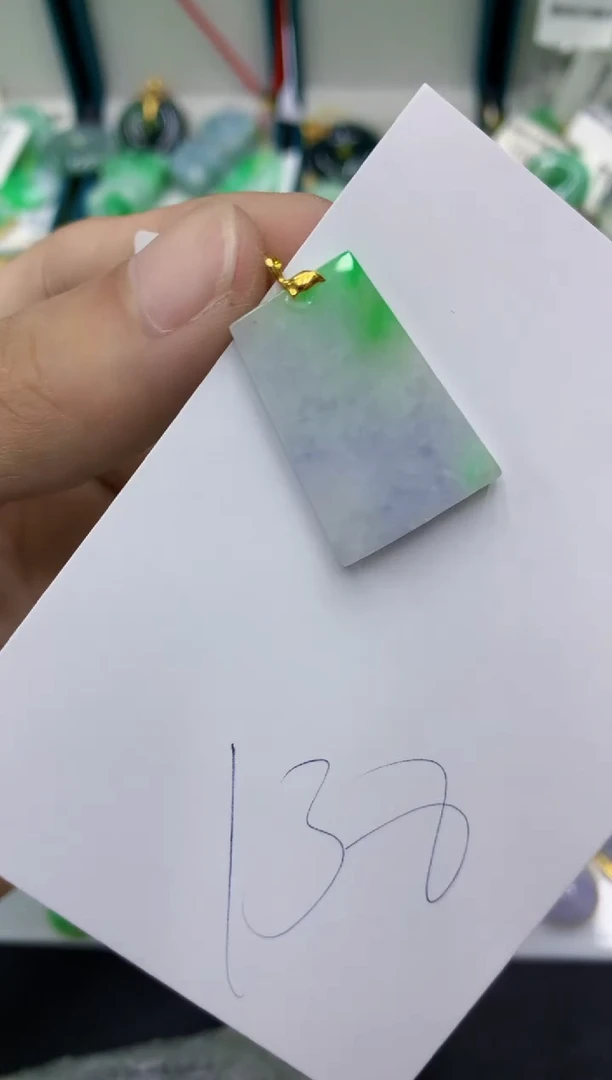 翡翠18K金镶嵌颈饰11111111111