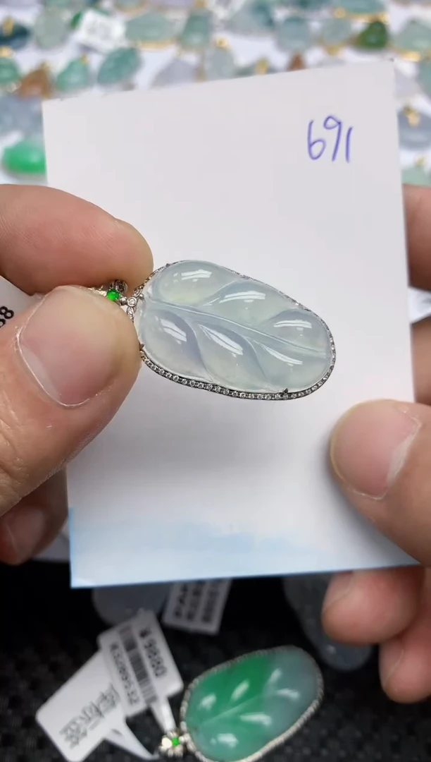 【闪购商品】翡翠颈饰18K金镶嵌天然翡翠A货