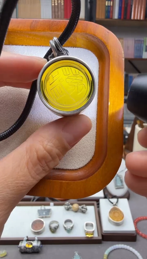 琥珀颈饰未镶嵌万岁吊坠