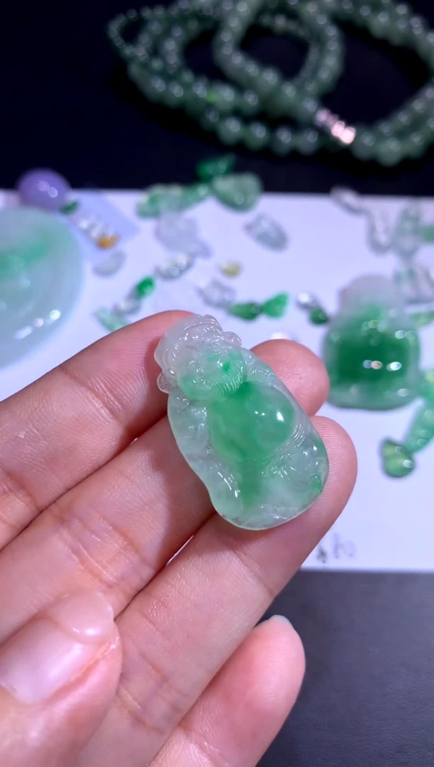 颈饰未镶嵌翡翠财神