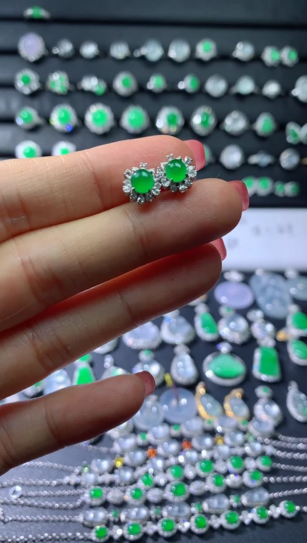 18K金镶嵌翡翠耳饰18K翡翠