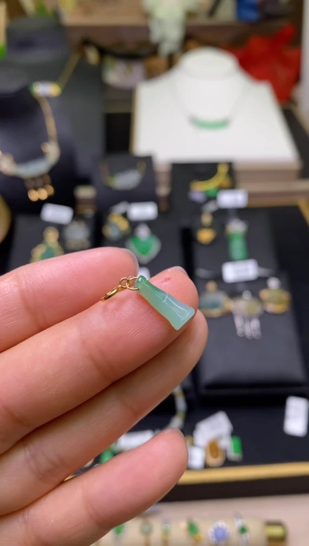 【闪购商品】翡翠颈饰18K金镶嵌净货17970