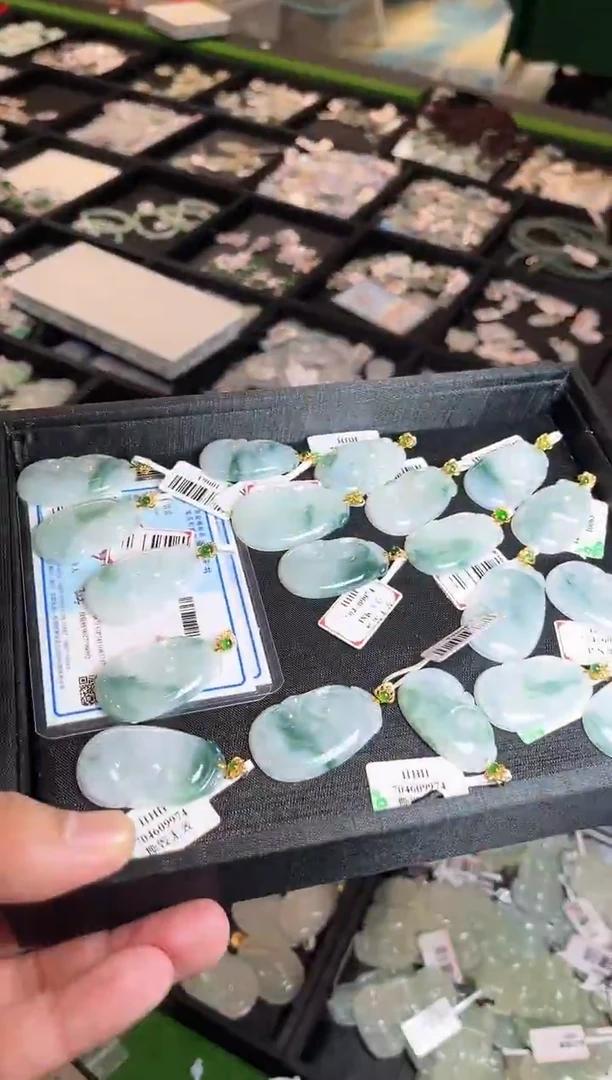 颈饰18K金镶嵌翡翠10063/多样性发一个