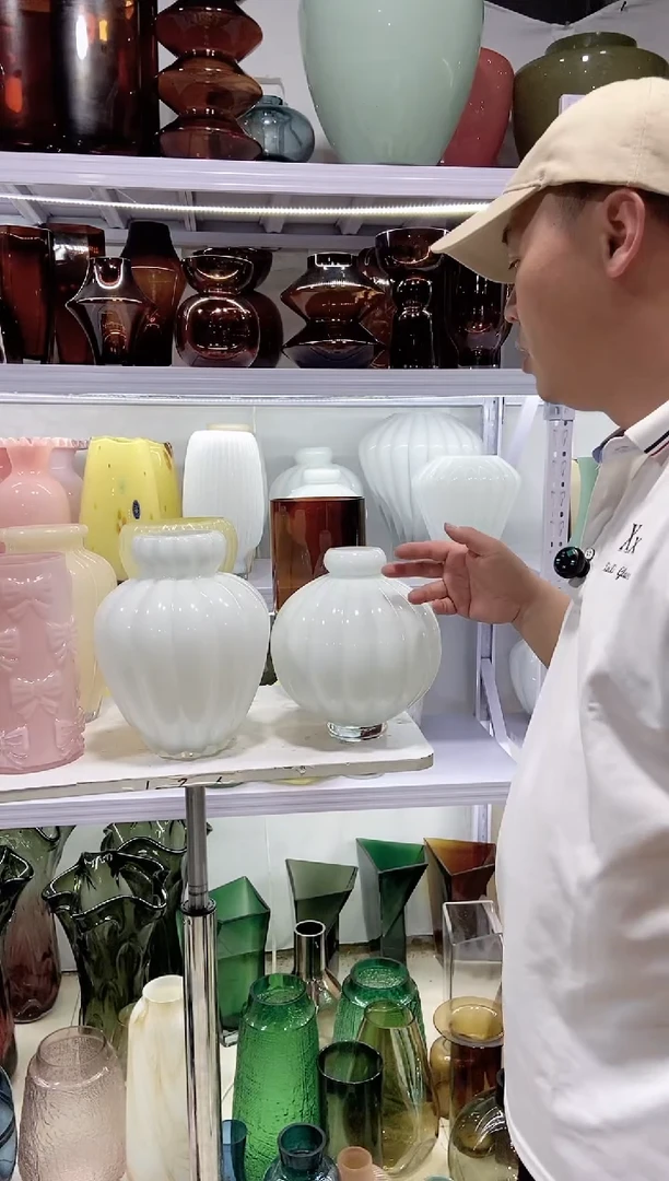 白色丸子头大1个小1个灯笼1个微瑕