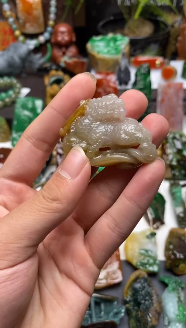 颈饰未镶嵌翡翠麒麟献瑞