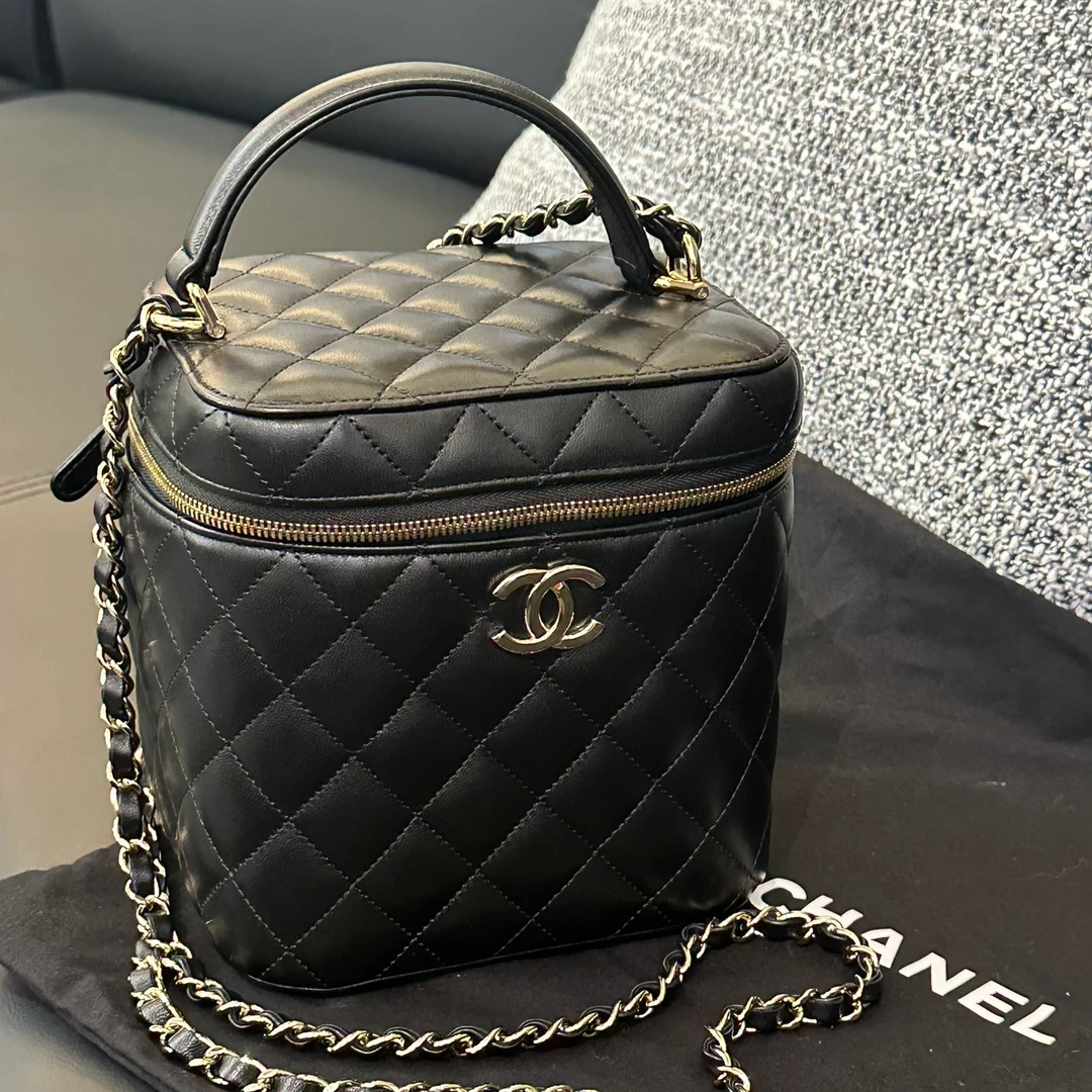 95新 Chanel/香奈儿 黑金羊皮菱格纹化妆包斜挎包 芯片款/157739