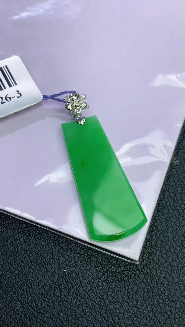 颈饰18K金镶嵌翡翠赠礼盒证书 麦麦