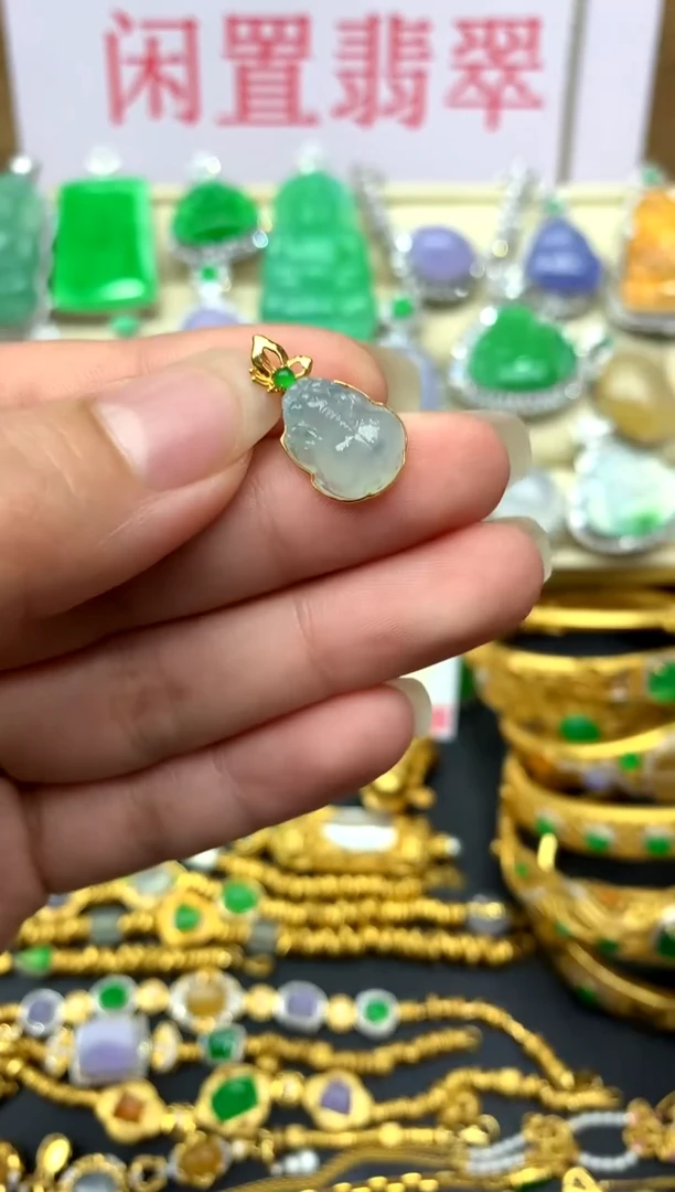 颈饰18K金镶嵌翡翠235 -中国好珍宝