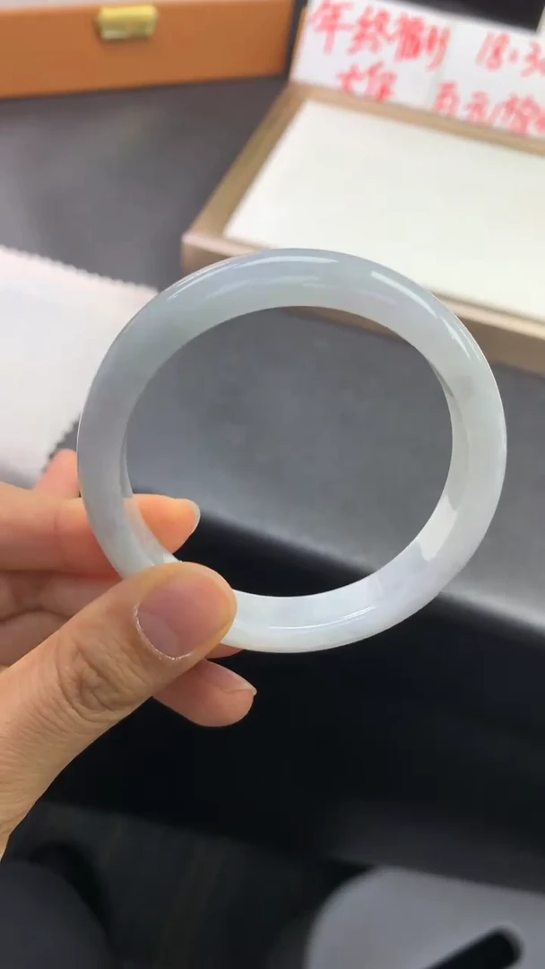 未镶嵌手镯翡翠退货需手镯吊牌标签完好