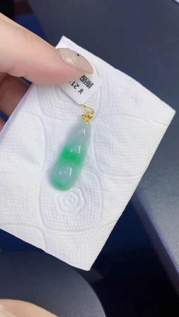 颈饰18K金镶嵌翡翠缅甸天然翡翠A货