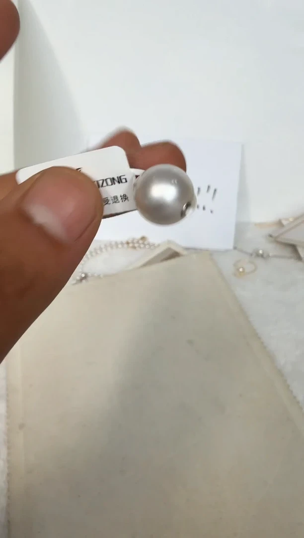 吊坠(赠链)18K金镶嵌海水珍珠路路通