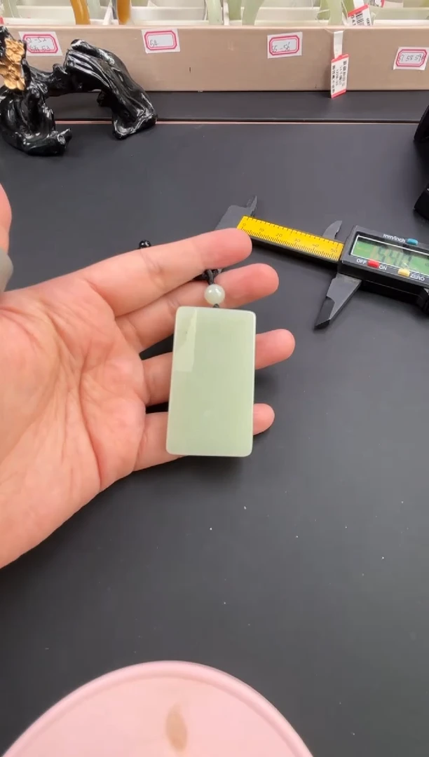 和田玉未镶嵌吊坠(赠链)且末微色差迪克兰二细吊坠mM