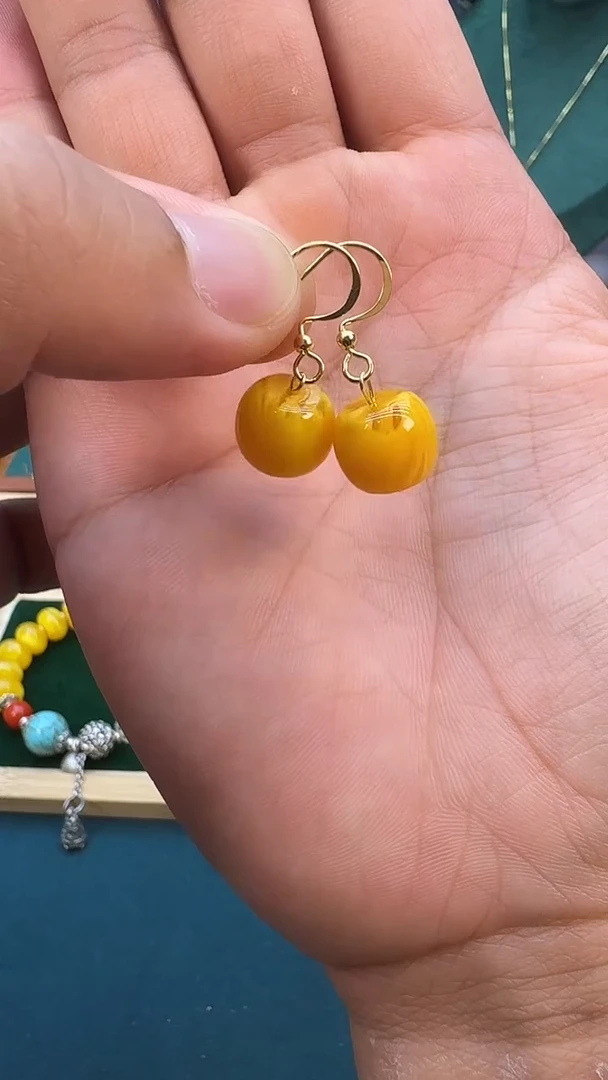 14K金镶嵌蜜蜡耳饰E01