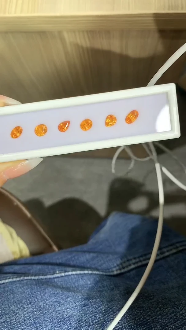 未镶嵌裸石石榴石（芬达石）芬达石裸石6颗6.84ct