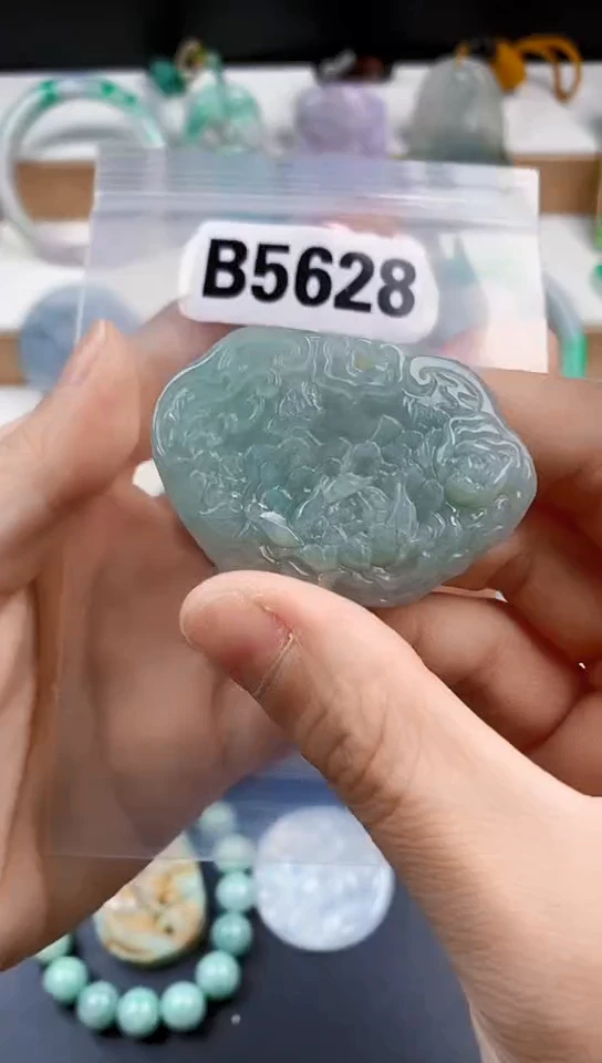 颈饰未镶嵌翡翠天然翡翠吊坠挂件