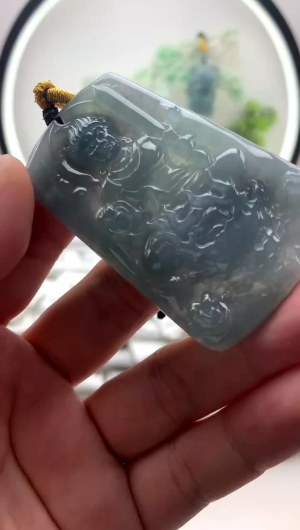 翡翠未镶嵌颈饰不动明王