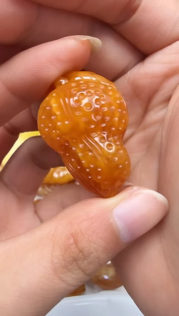 裸石琥珀未镶嵌如图