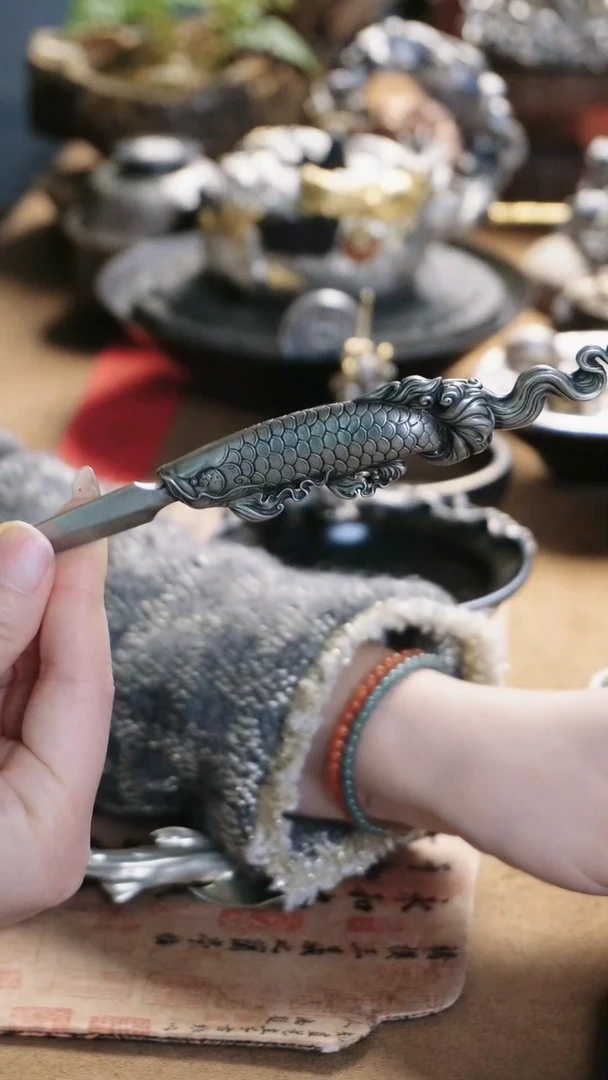 【闪购商品】复古白铜银色龙鱼设计