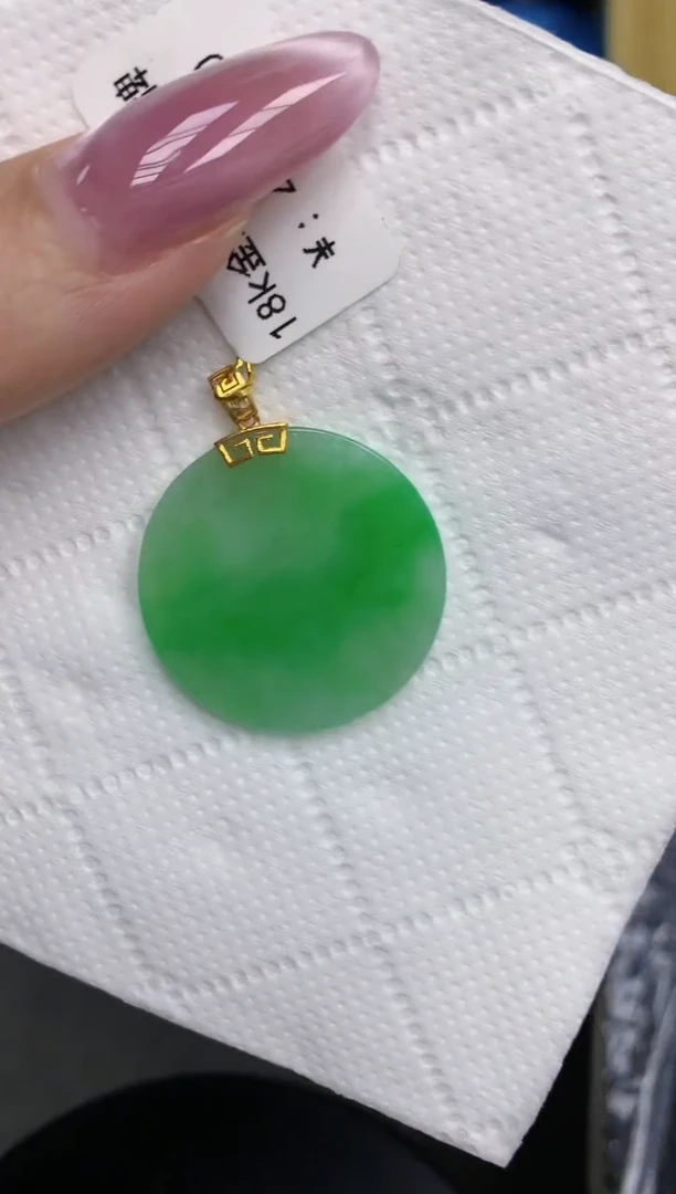 翡翠18K金镶嵌颈饰1111111111