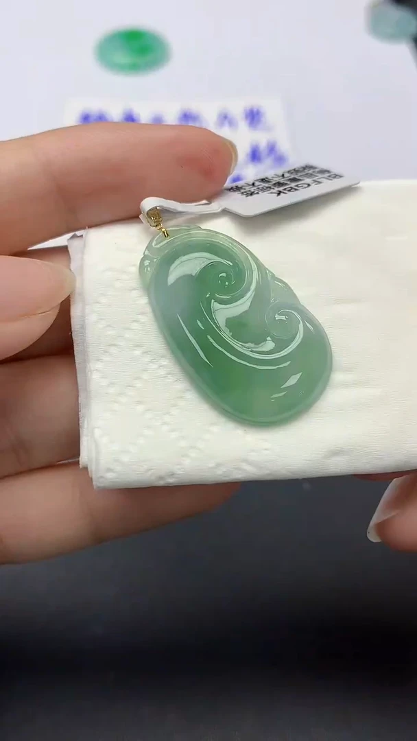 翡翠18K金镶嵌颈饰天然缅甸a货翡翠