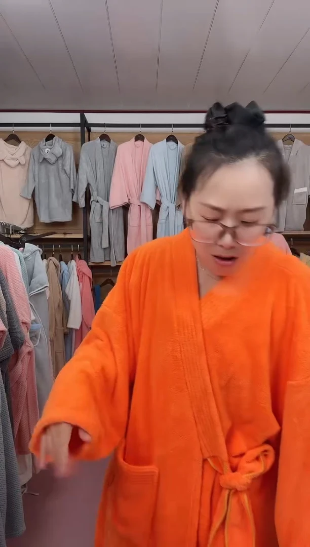 珊瑚绒多针橙色浴袍