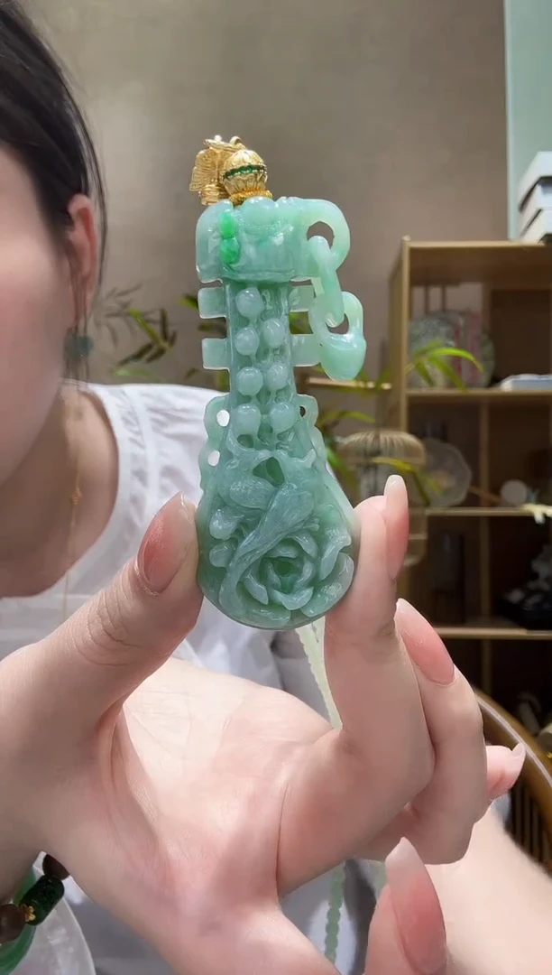 翡翠未镶嵌颈饰吊坠