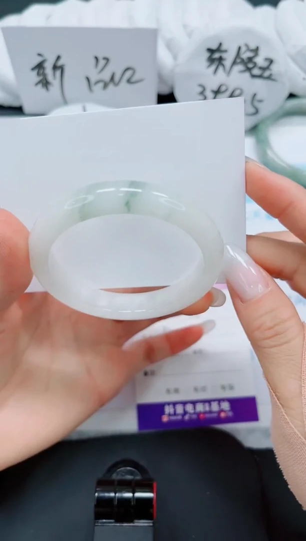 石英质玉手镯未镶嵌169-54.4