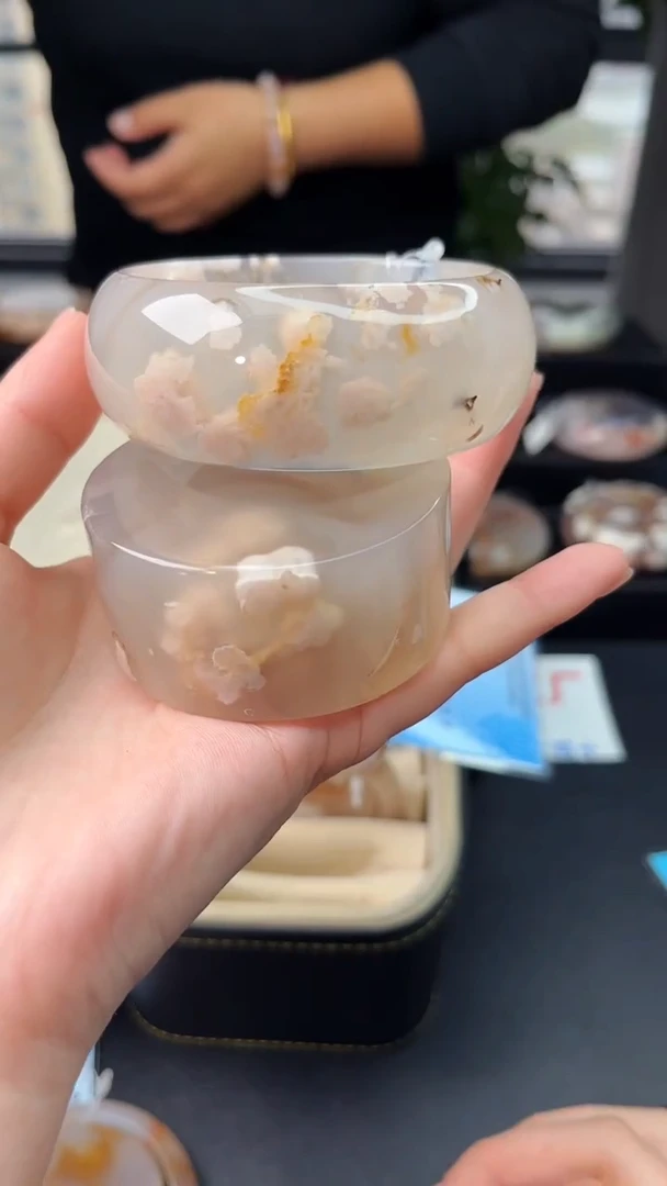 【闪购商品】石英质玉手镯未镶嵌赠送镯心（圈口61